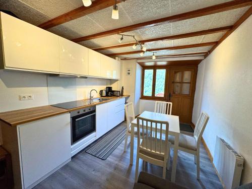 Praranger Casa | Charmante maison rénovée 2 étages, terrasse Ouest, 4 km des Menuires, wifi gratuit, animaux bienvenus - FR-1-452-167