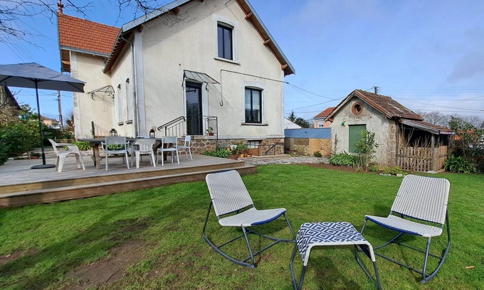 La Montagne Casa | Charmante Maison sur Jardin Clos Paysagé au Calme en Plein Bourg à 20' de Nantes
