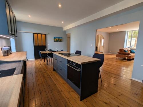 Gondeville Casa | Charmante maison XIXe sur Jarnac avec 3 chambres, cour privative & parking - FR-1-653-280
