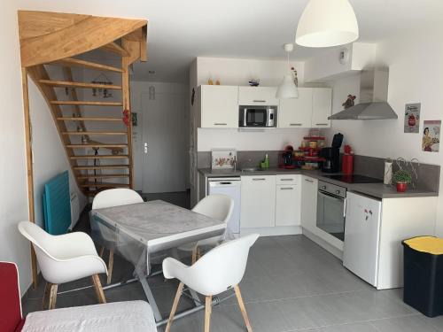 Quend-Plage-les-Pins Casa | Charmante maisonnette à Quend Plage, 2 chambres, jardinet, parking, proche commodités - FR-1-482-45