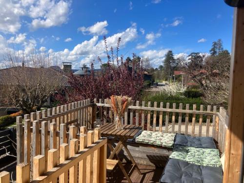Annecy-le-Vieux Apartamento | Charmante maisonnette avec terrasse et jolie vue - 5 min à pied du lac