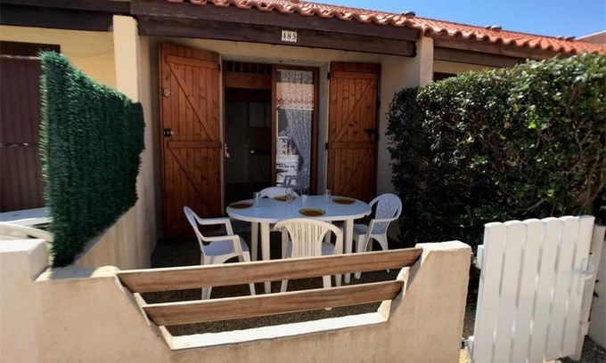 Port Leucate Villa | Charmante Villa T1+Cabine+Mezzanine – 4 pers, Terrasse, Parking, Proximité Commerces, Bord de Lac - FR-1-81-53