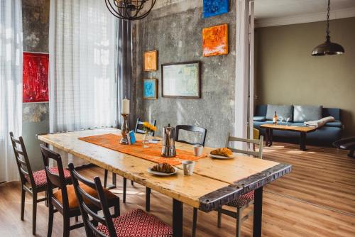 Nordliche Muhlenvorstadt Apartamento | Charmanter Altbau zwischen Altstadt und Klinikum mit Parkplatz