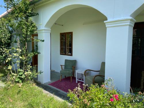 Csapod Casa | Charmantes Arkadenhaus mit großem Garten