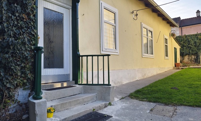 Langenzersdorf Casa | Charmantes Haus mit Terrasse in Großem Garten