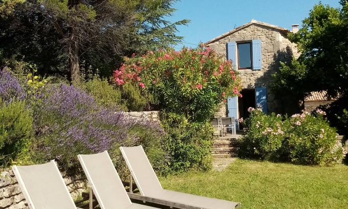 Lacoste Casa | Charme D'un mas en Luberon, Calme, vue Panoramique, Piscine, Cheminée