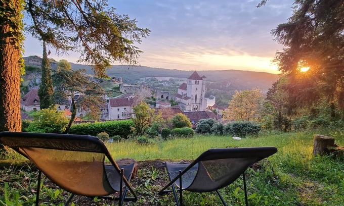 Saint-Cirq-Lapopie Casa | Charme, Jardin et Superbes Vues sur St-cirq
