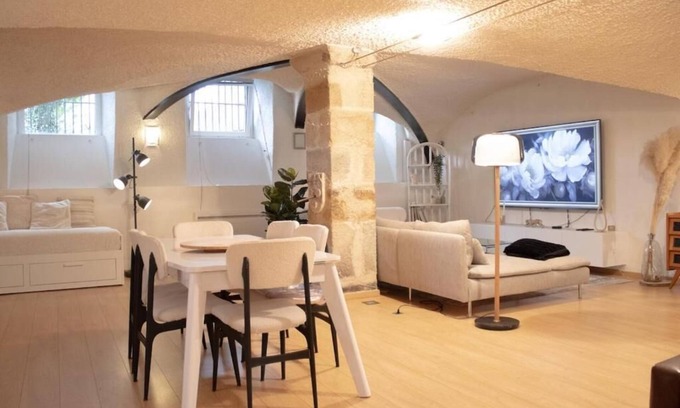 Royat Apartamento | Charme rare sous les voûtes accommodation in Royat