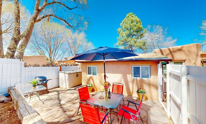 South Capitol Cabaña | Charmed casita with private yard, patio, & walk to the plaza - snowbirds welcome
