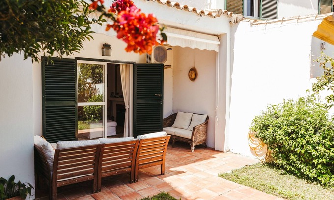 El Puerto de Santa María Chalet De Esquí | Charming 3-bedroom beachside chalet with WiFi & AC, in El Puerto de Santa María