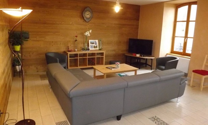 Chalinargues Cabaña | Charming Mountain House, Near Ski Resort, Fully Equipped, Pet Friendly, Enclosed Garden