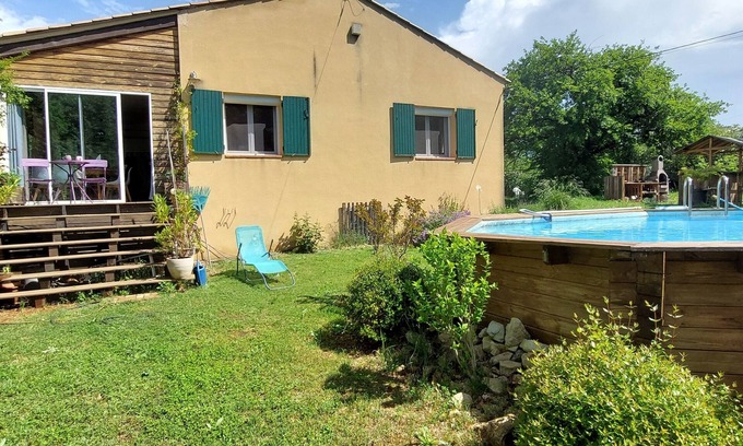 Saint-Quentin-la-Poterie Villa | Encantadora casa amigable con piscina