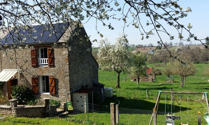 Tinchebray-Bocage Cabaña | Casa rural acogedora con jardín, cerca de rutas de senderismo y playas históricas