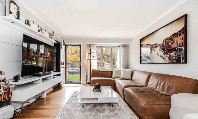 Milford Casa | Charming 4 Bedroom - Close to Downtown