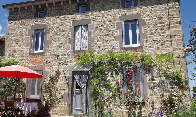 Saint-Just-pres-Brioude Cabaña | Acogedora casa rural con jardín, cerca del Puy-en-Velay, perfecta para familias y amantes de la naturaleza.