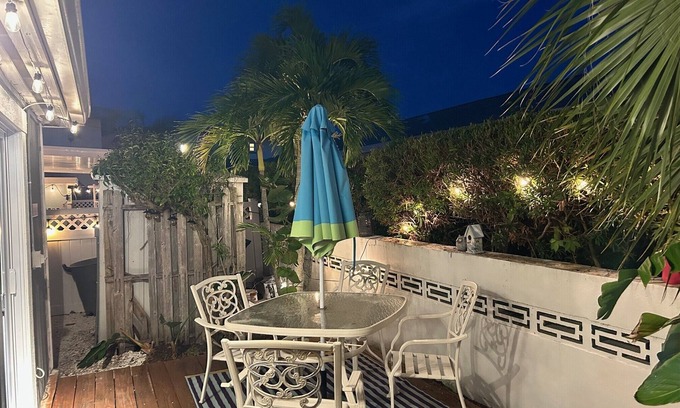 Redington Shores Cabaña | Charming 1 /1 bath 100 feet to Beach Cable, WiFi AC, Utilities Redington Shores