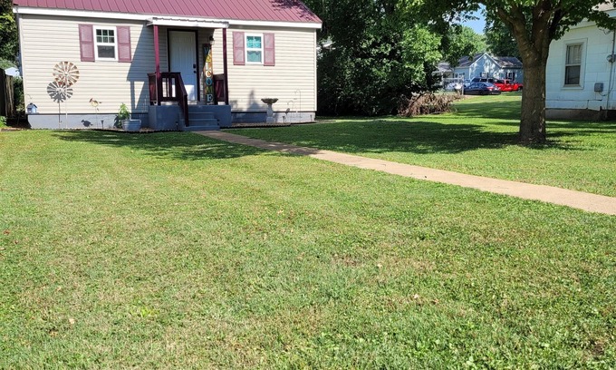 Farmington Casa | Charming 1-bd house in Downtown Farmington, 1block from Police & Fire stations