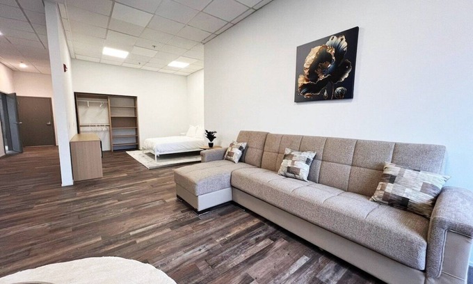 Meriden Apartamento | Charming 1 BD | Metro Meriden|Pool Access|GYM