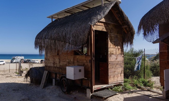La Fortuna Cabina | Charming 1-bedroom Tiny Home in La Fortuna with WiFi & steps away from the beach