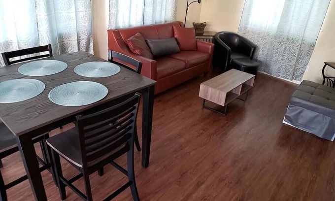 Keeling Apartamento | Charming 1-bed apt, cook-ready kitchen, laundry,5-8 mins to U of A and Downtown