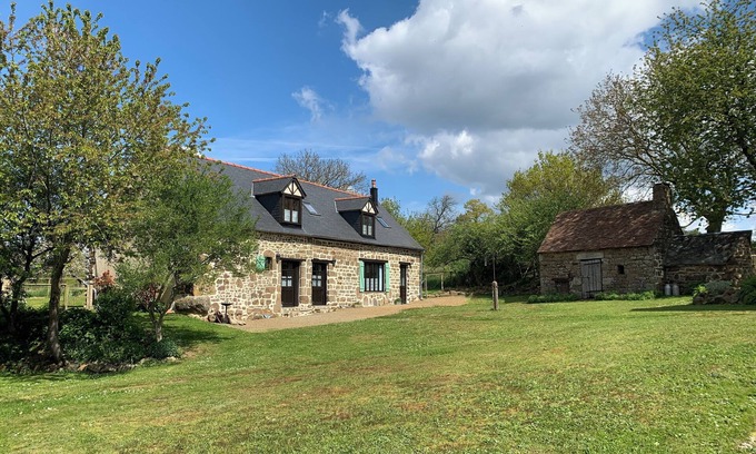 Andaine - Passais Cabaña | Charming 1-Bed Cottage in Ceauce