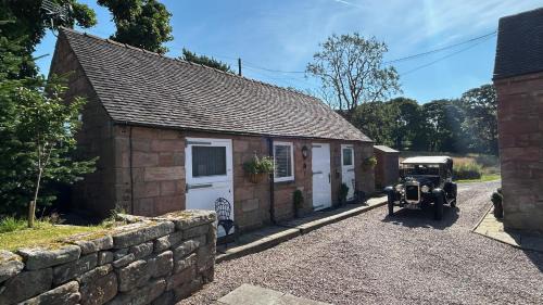 Cauldon Low Casa | Charming 1 Bed Peak District Cottage Barn - Alton Towers, Scarefest, Polar Bears, Chatsworth