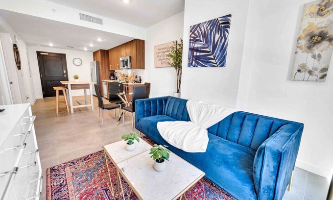 Overtown Apartamento | Charming 1 Bed plus Den Downtown Free Parking
