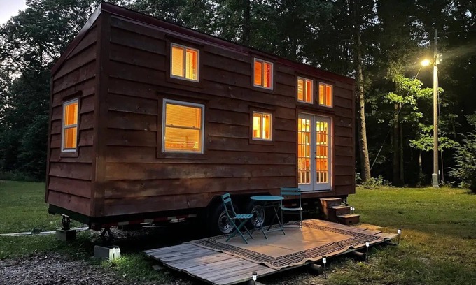 McMinnville Casa | Charming 1-Bed Tiny House: Oasis with Patio & WiFi- Isha Inst only 9 min away
