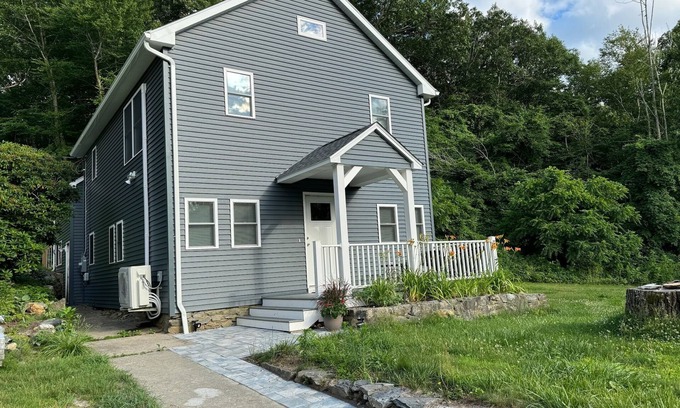 Glasgo Apartamento | Charming 1-bedroom apartment in peaceful North Stonington