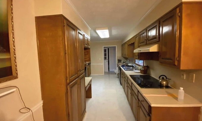 Lawrenceville Casa | Charming 1-bedroom house in fabulous Lawrenceville with fitness room, WiFi
