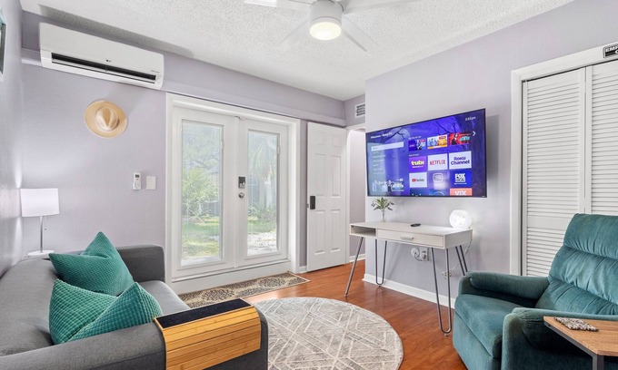 South Pinellas Community Council Apartamento | Charming 1-bedroom apartment in amazing St. Petersburg with AC, WiFi,Dog OK!