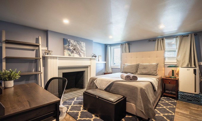 Green Lake Apartamento | Charming 1-bedroom 1 Bedroom Suite - 1 Block From Green Lake with WiFi, AC/Heat