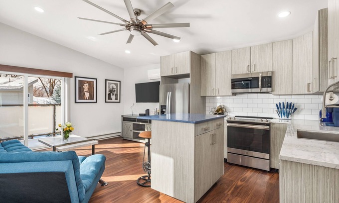 Carbondale Apartamento | Charming 1-bedroom apartment in central Carbondale