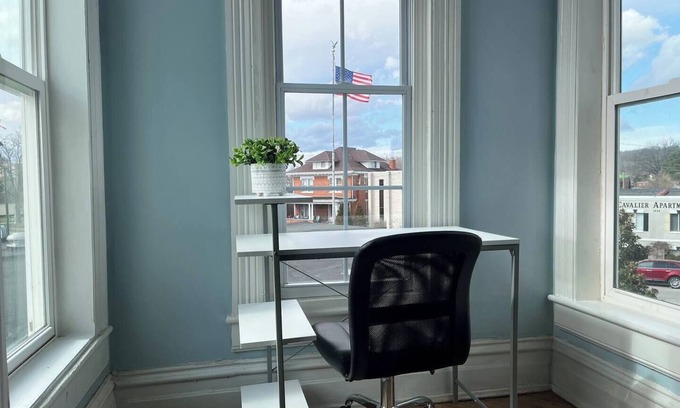 Huntington Apartamento | Charming 1-bedroom apartment with WiFi, AC in fabulous Huntington
