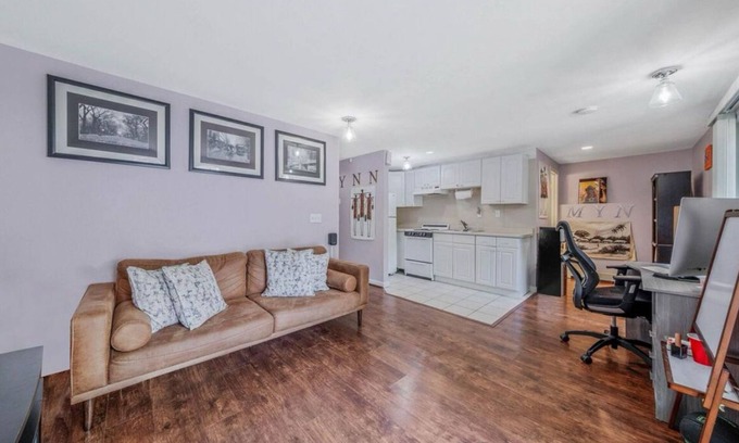West Hills Casa | Charming 1-bedroom artist den with WiFi, AC in terrific Huntington