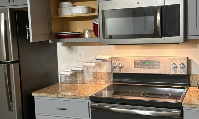 Tuscaloosa Apartamento | Charming 1-bedroom apartment with AC, garage, and WiFi in lovely Tuscaloosa