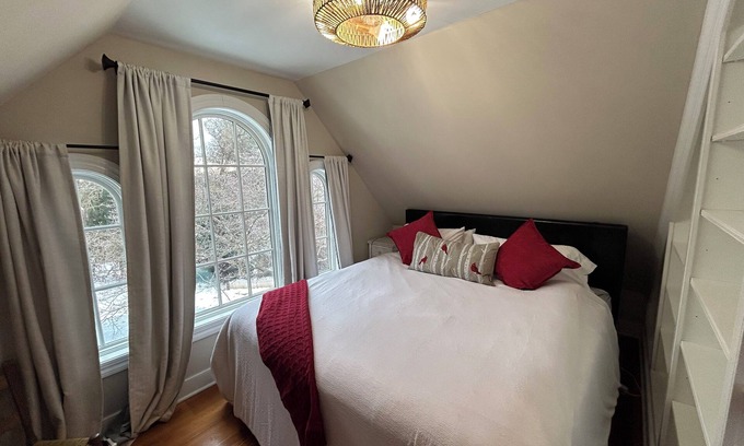 Warrenton Apartamento | Charming 1-bedroom apartment in Old Town Warrenton, walkable to Main Street