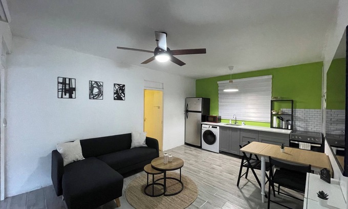 Eden Gardens Apartamento | Charming 1-bedroom apartment with AC and WiFi with Kingston Mountain Views