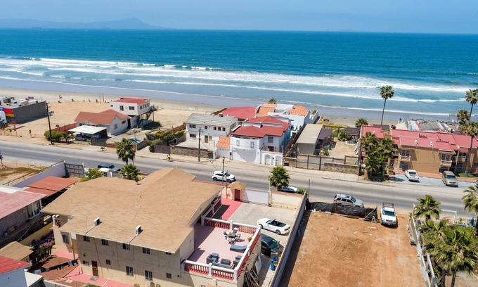 Acapulco Apartamento | Charming 1-bedroom apartment in gorgeous Ensenada with pool and fitness room!