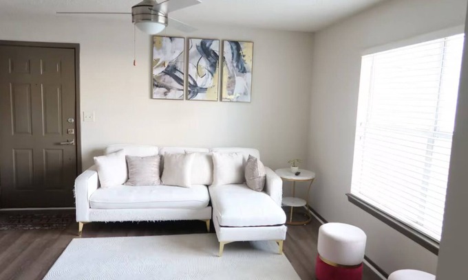 Marietta Apartamento | Charming 1-bedroom apartment in fabulous Marietta with fitness room, AC