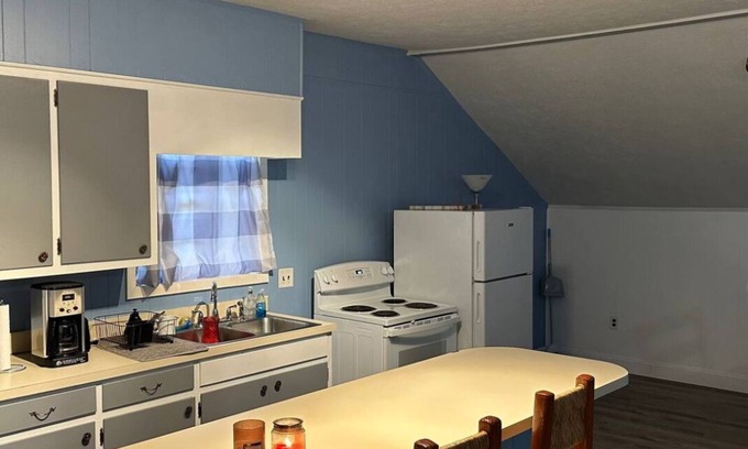 Clinton Apartamento | Charming 1-bedroom apartment in Clinton, MS with AC, WiFi. Close to restaurants