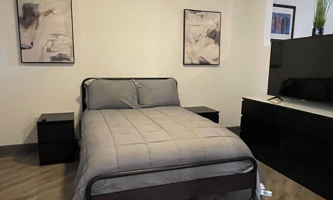 North Decatur Apartamento | Charming 1-bedroom apartment in wonderful Decatur with fitness room, AC