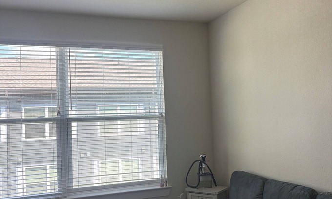 Klein Apartamento | Charming 1-bedroom apartment with AC and fitness room in Spring