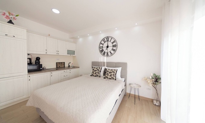 Mrcevac Apartamento | Charming 1-bedroom apartment in fabulous Tivat with Balcony, WiFi