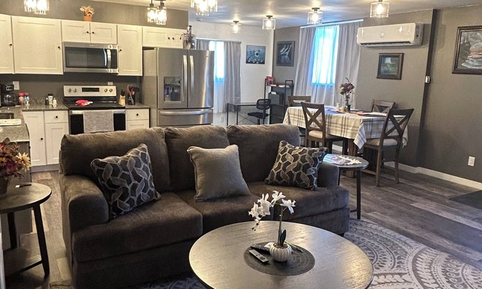 Elko Apartamento | Charming 1-bedroom apartment in enchanting Elko with WiFi, AC