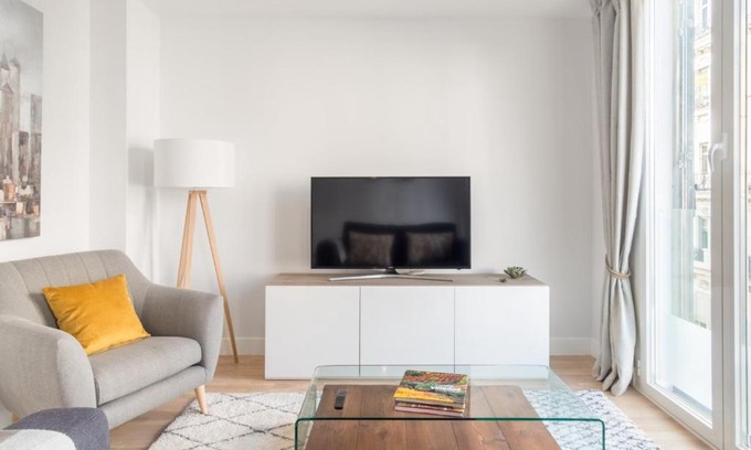Trafalgar Apartamento | Charming 1-Bedroom Apartment in Central Madrid Stylish Retreat for 2, Alonso Martinez I