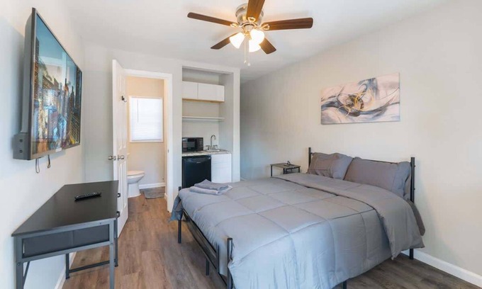 Greater Third Ward Apartamento | Relaxing 1-Bedroom APT w/ Queen Bed & Bath