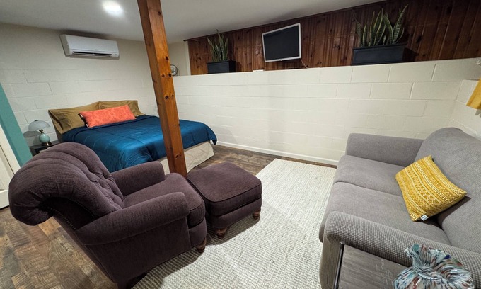 Canton Casa | Charming 1-bedroom basement apartment with WiFi, AC in quaint Canton