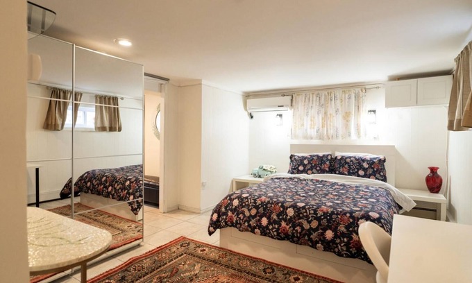 Roslyn Apartamento | Charming 1-bedroom beautifully furnished apartment in quaint Roslyn w/Parking