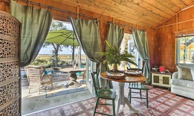 Midway Chalet De Esquí | Charming 1-bedroom chalet, Outdoor Shower TOO! Near Savannah